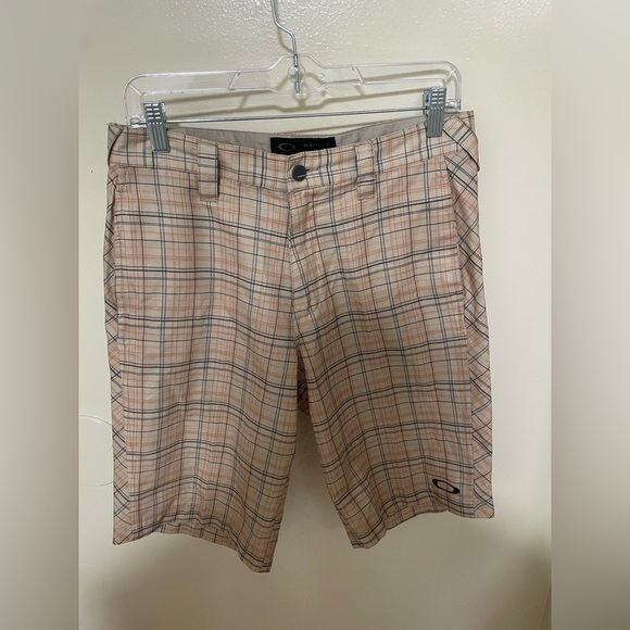 ✨Men’s Oakley Plaid Short Size 30 - Picture 1 of 10